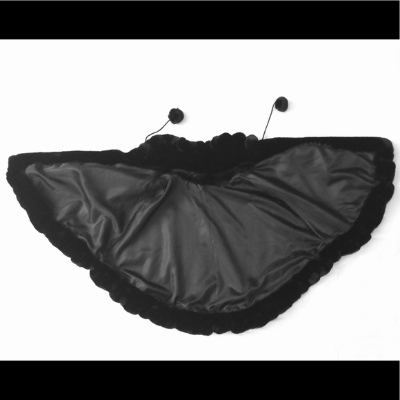 FAUX FUR BLACK CAPE - Picture 11 of 14
